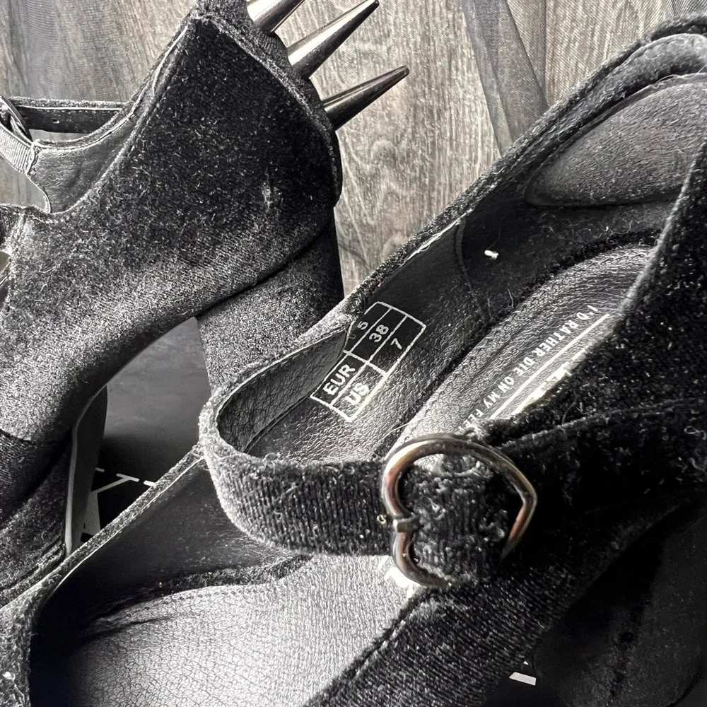 Spiked Velvet Heals - Picture 4 of 6